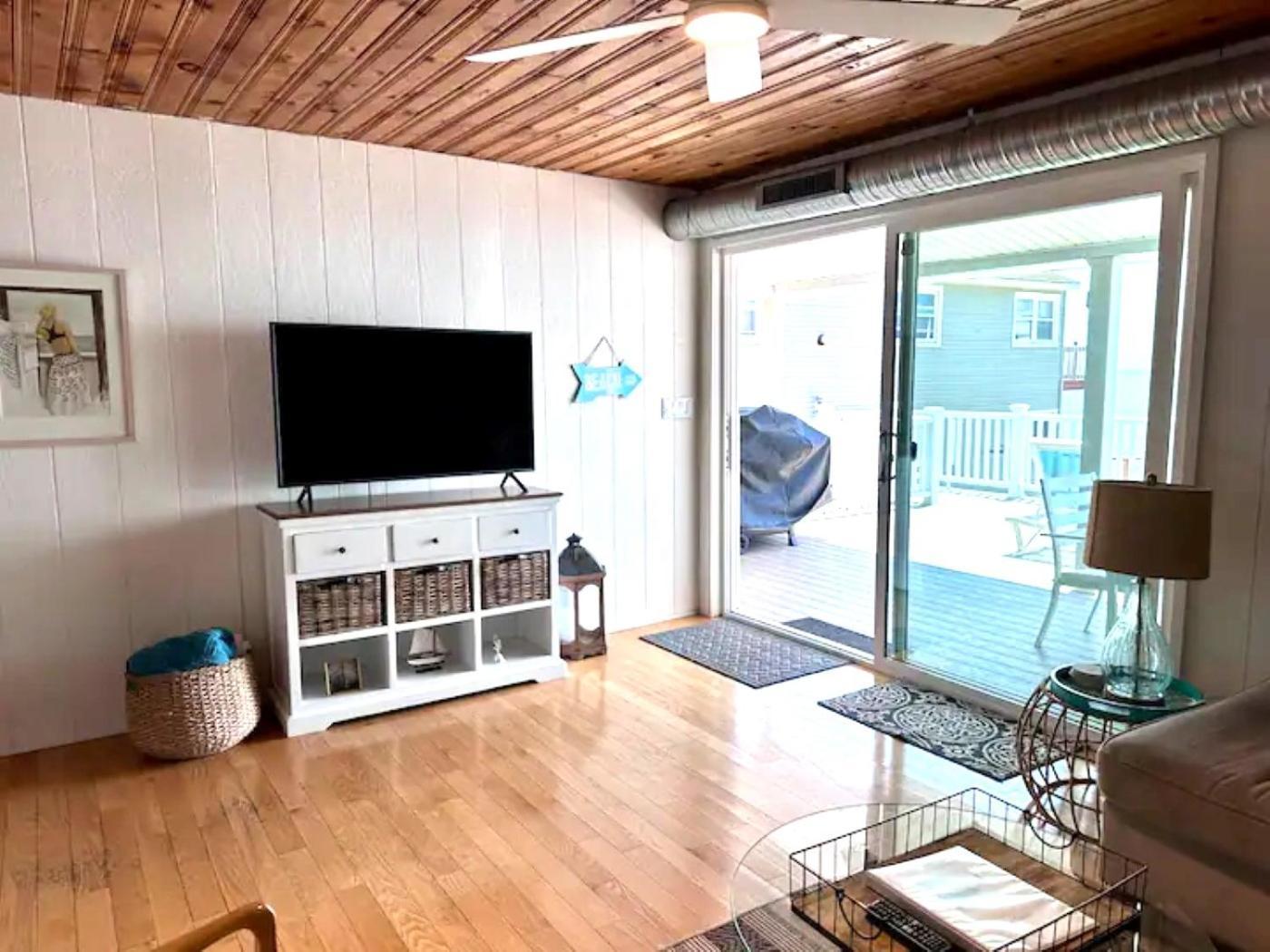 Cozy Beach - Direct Waterfront! East Haven Экстерьер фото