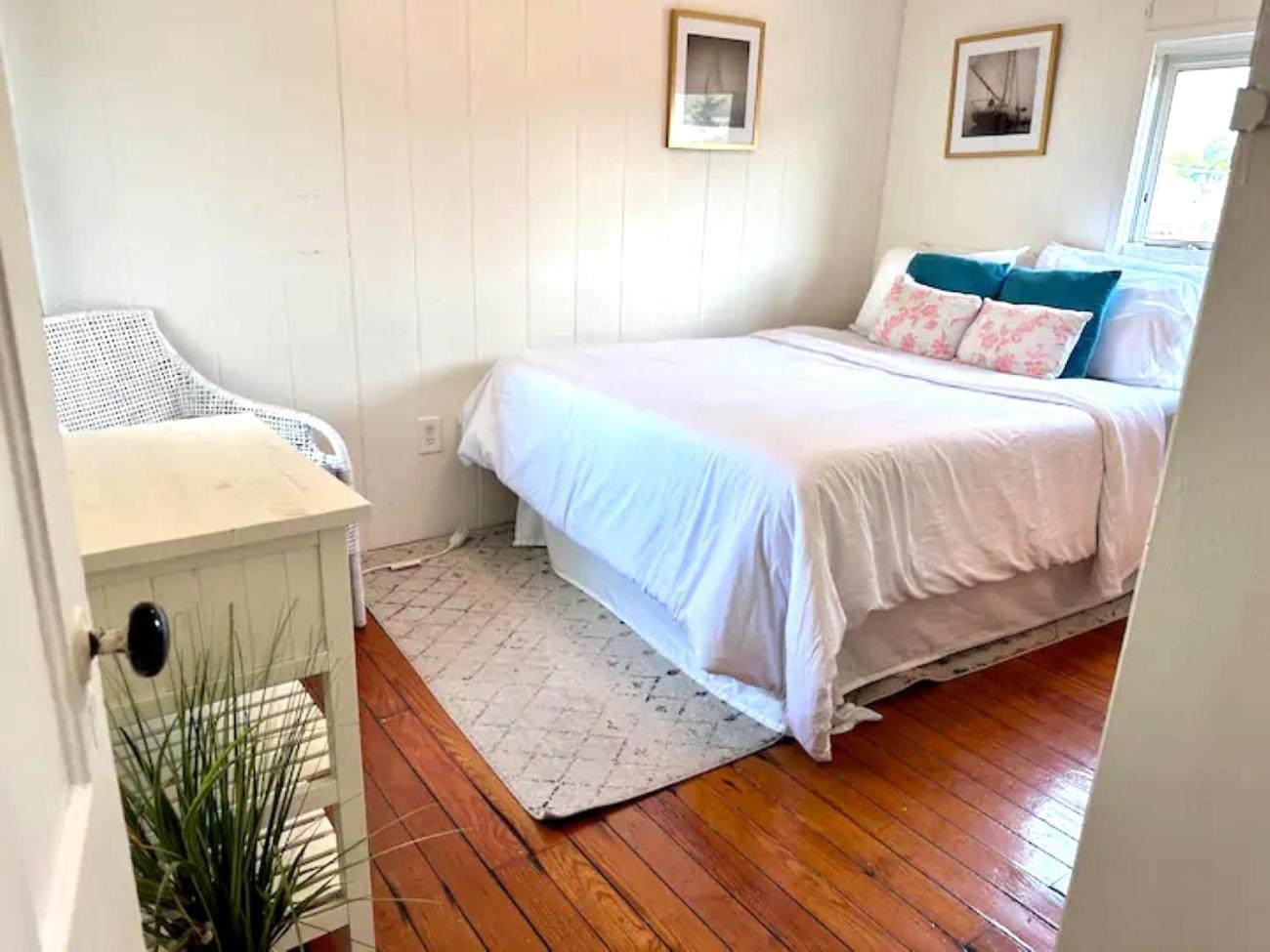 Cozy Beach - Direct Waterfront! East Haven Экстерьер фото